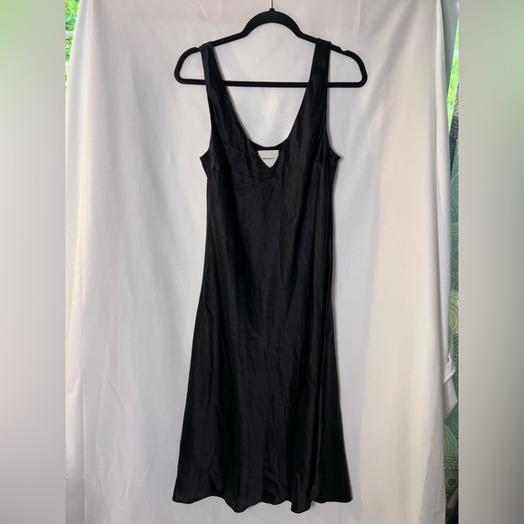 Reformation Lila V-Neck Satin Dress Size Large - Picture 6 of 10